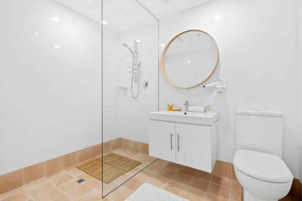 Sunny And Bright Apartment- Self Catering Sydney